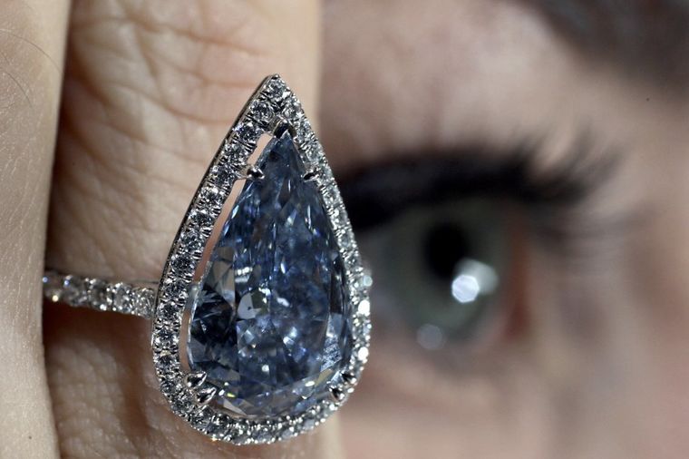 Redak plavi dijamant na aukciji