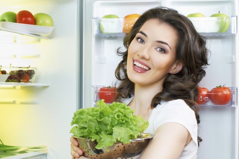 Trik iz kuhinje: Evo kako da vam zelena salata, mladi luk i peršun ostanu sveži i do 7 dana!
