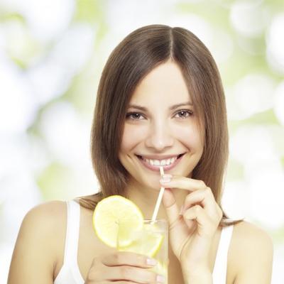 Vitki i zdravi: Magična voda sa limunom topi kilograme!