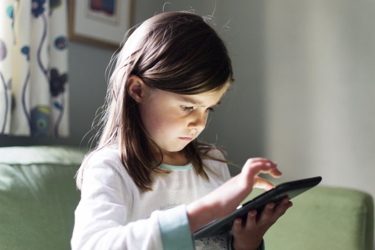 Zašto da zabranite deci da koriste tehnološke naprave: Utiču na njihov razvoj i mentalno zdravlje