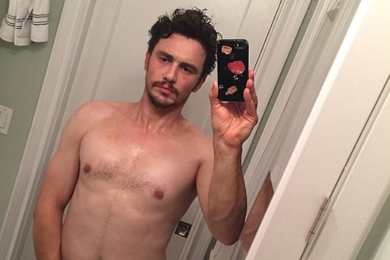 Oduzmite mu telefon: Glumac Džejms Franko preterao sa golim selfijem i rukama u gaćama (FOTO)