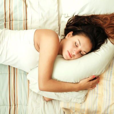 Spavanje na levom boku je najbolje što možete da uradite za sebe: Evo zašto!