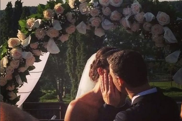 Jovana Brakočević objavila fotografiju prvog svadbenog poljupca! (FOTO)