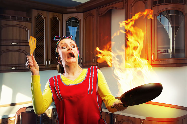 Nenormalna: Zapalila kuću da bi se rešila pauka!