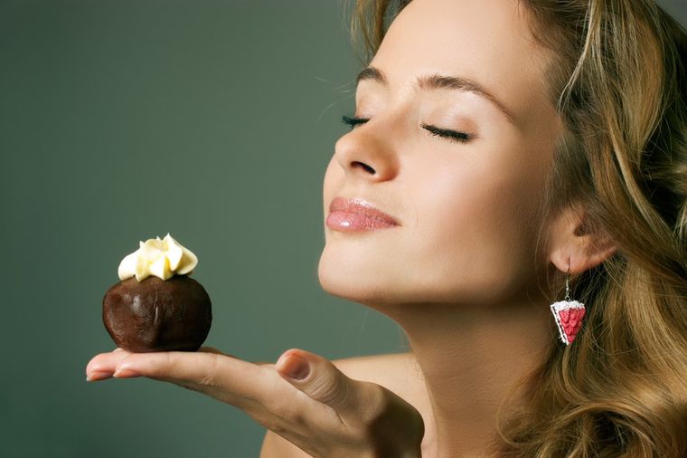 Jedite kolače bez griže savesti: Naučnici tvrde da slatkiši mogu da ubrzaju mršavljenje!