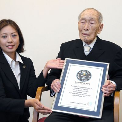Najstariji muškarac na svetu ima 111 godina: Japanski učitelj u penziji (FOTO)