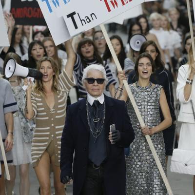 Šanel na Nedelji mode u Parizu: Lagerfild izveo modu na ulice (FOTO, VIDEO)