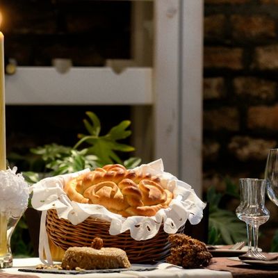 Slava nije samo hrana i piće: Da li je dozvoljeno slaviti u kafani?