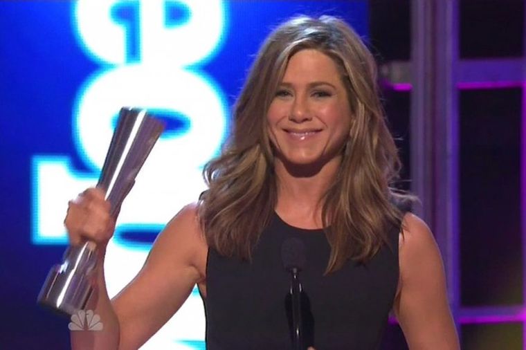 Dženifer Aniston dirnuta laskavom nagradom: Emotivni govor i haljina o kojoj svi pričaju! (FOTO)