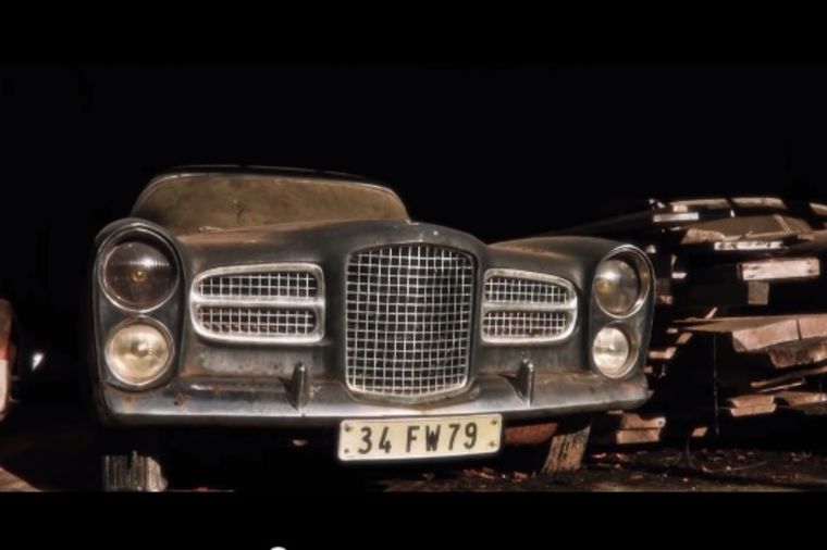 16 miliona evra ležalo ispod starih novina: Pronađeno 60 starih i retkih automobila (VIDEO)
