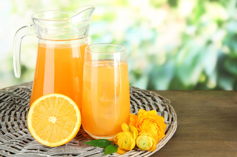 Ukusno, zdravo i jeftino: Kako da napravite 9 litara soka od četiri pomorandže!