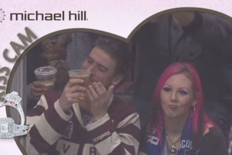 Nijedna ga ne bi htela posle ovoga: Izabrao pivo umesto svoje devojke! (VIDEO)