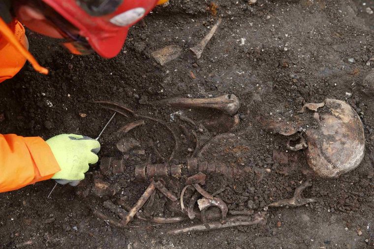 Na mestu buduće metro stanice u Londonu iskopano 3.000 skeleta! (FOTO)