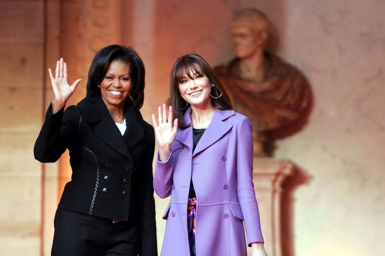 Nemir u Jelisejskoj palati: Šta kriju Karla Bruni i Mišel Obama? (FOTO)