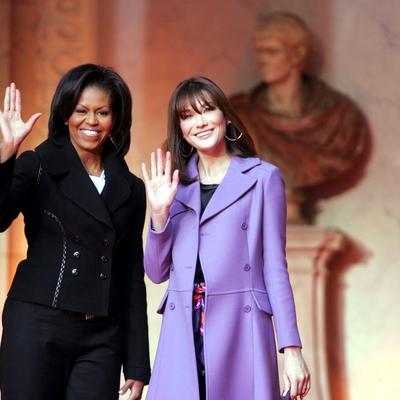 Nemir u Jelisejskoj palati: Šta kriju Karla Bruni i Mišel Obama? (FOTO)