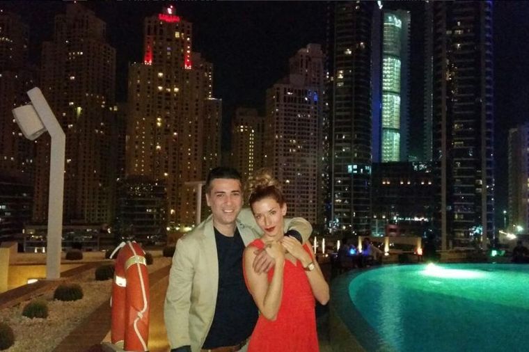 Uživanje u Dubaiju: Željko i Jovana Joksimović u zagrljaju! (FOTO)