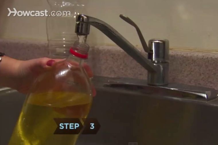 Pomešala je vodu i ulje: Oduševićete se rezultatom! (VIDEO)