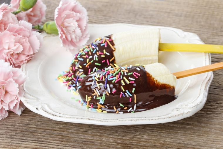 Banane u čokoladi: Raskošan, a jeftin dezert za svaku priliku! (FOTO)