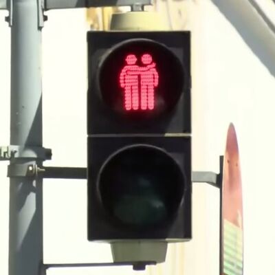 Ravnopravnost i na raskrsnicama: Zbog Končite Vurst u Beču montirani gej semafori! (VIDEO)