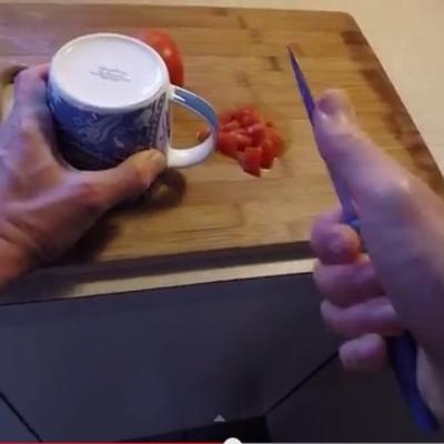 Bez muke: Kako da brzo naoštrite nož! (VIDEO)