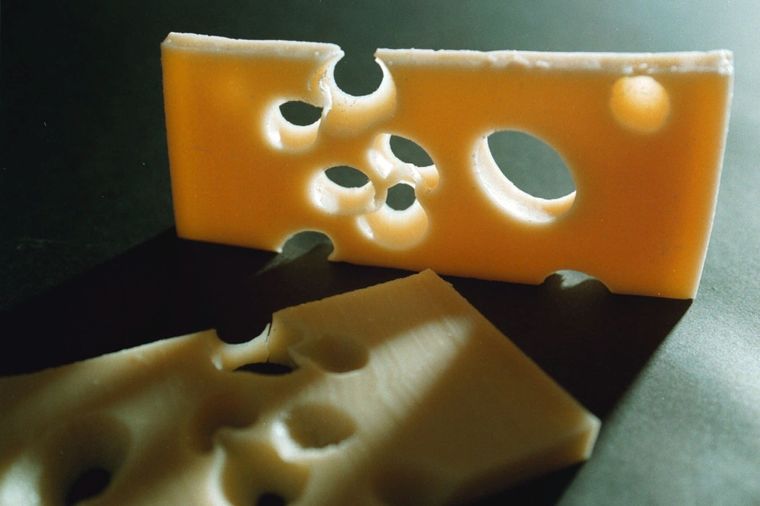 Nakon 130 dana istraživanja: Rešena misterija rupa u siru!
