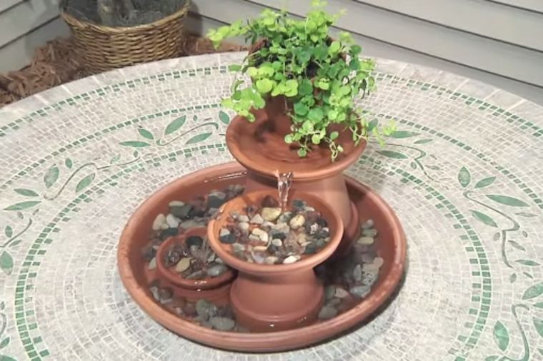 Najlepši ukras bašte: Kako da napravite fontanu od saksija (VIDEO)