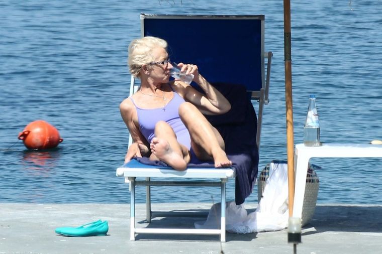 Žena i po: Neverovatno telo Helen Miren (69) u kupaćem kostimu! (FOTO)