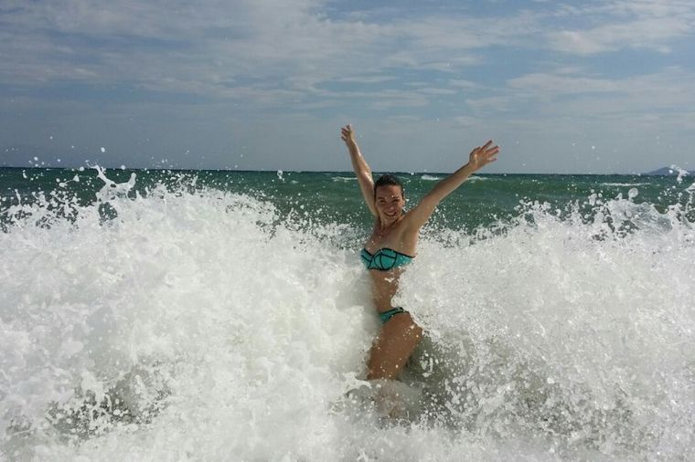 Jelena Tomašević u kupaćem kostimu: Uživa u čarima mora! (FOTO)