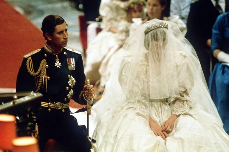 Princ Čarls ronio suze noć pre glamuroznog venčanja: Za sve je kriv jedan čovek! (FOTO)
