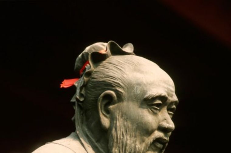 Ako vas ogovaraju iza leđa, to znači da ste ispred njih: 10 neprevaziđenih citata Konfučija!