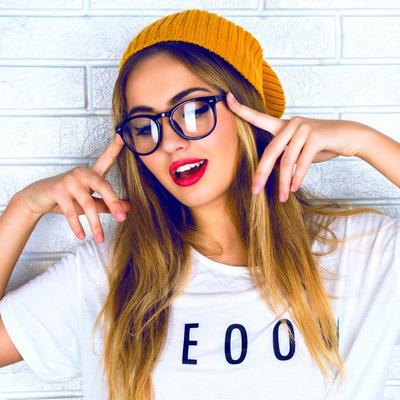 Top 8 pravila šminkanja za žene koje nose naočare: Izgledajte kao svetska diva!