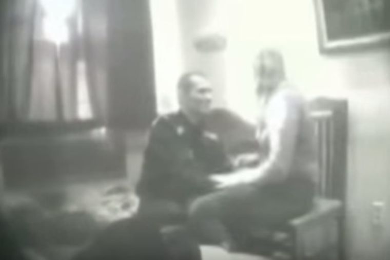 Seks iza rešetaka: Kad si šef mafije, ni u zatvoru ti nije loše! (FOTO, VIDEO)