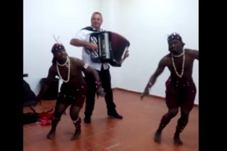 Kad afrički ratnici zaigraju Moravac, poskočićete i vi! (VIDEO)