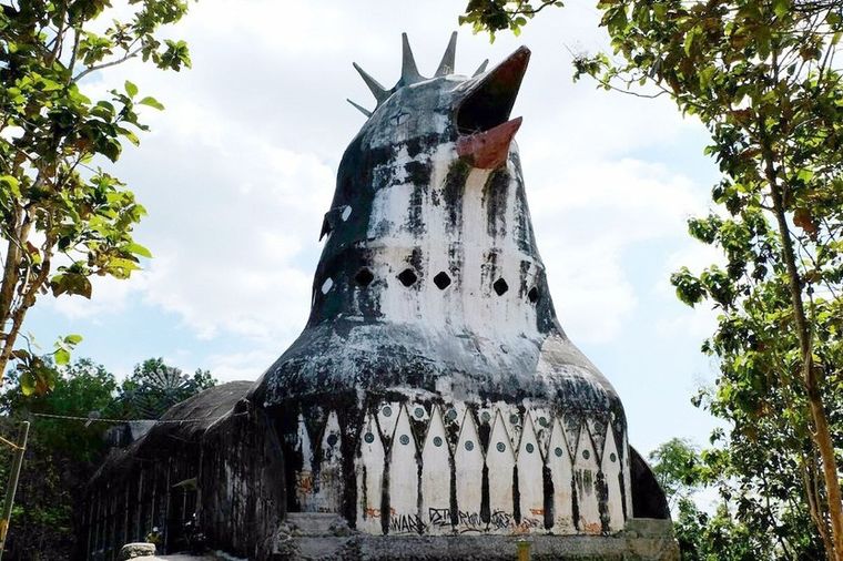 Duboko u džungli Indonezije: Misteriozna kokošija crkva (FOTO)