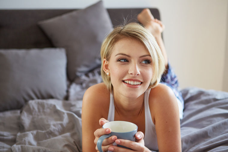 Smiruje živce, olakšava disanje, eliminiše celulit: Ovaj čaj čini čuda za vaše telo! (RECEPT)