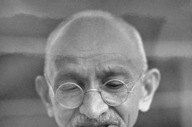 Gde ima ljubavi, ima života: 10 snažnih mudrosti koje je Gandi poklonio čovečanstvu!