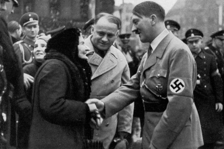 Ispovest sina masovnog ubice: Hitler mi je bio kum, a moj otac slepo zaljubljen u njega!