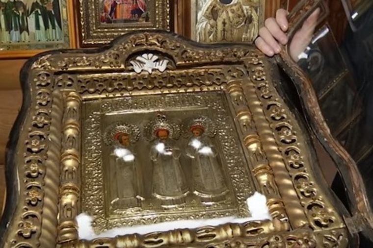 Zaplakalo 59 ikona: Monasi skupljaju suze, veruje se da pomažu isceljenju! (VIDEO)