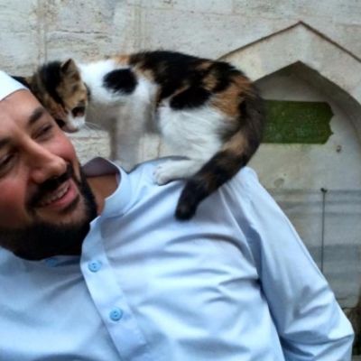 Otvorio vrata džamije mačkama: Spasao životinje sigurne smrti! (FOTO, VIDEO)