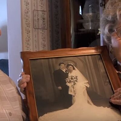 Imala je samo 18 dolara za venčanicu: Nećete verovati od čega je sašila haljinu! (VIDEO)