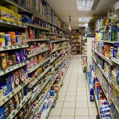 Francuska zabranila supermarketima uništavanje robe: Moraju da je doniraju siromašnima!