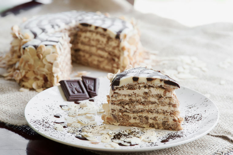 Čuvena Esterhazi torta: Raj za oči i fantastičan ukus! (RECEPT)