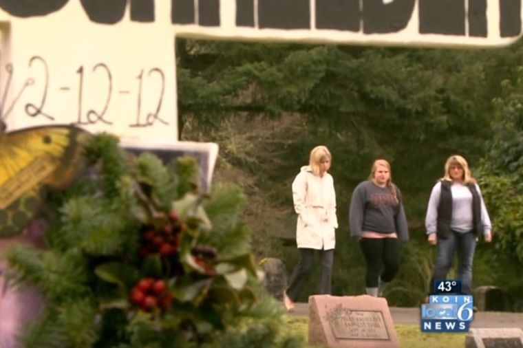 Majka je svaki dan posećivala sinovljev grob: Na godišnjicu smrti čula je glas (VIDEO)