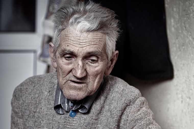 Nakon 50 godina braka, ostavila ga supruga: Užasan odgovor prevarenog penzionera!