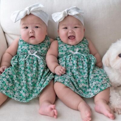 Imaju samo 6 meseci, a već ih svi obožavaju: Upoznajte najslađe momo bliznakinje! (FOTO)