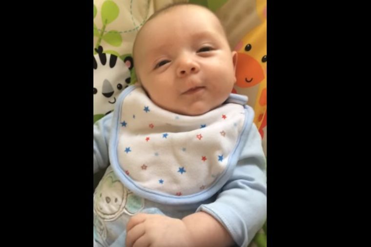 Beba izgovorila prvu reč u 7. nedelji: Snimak koji je oduševio 3 miliona ljudi! (VIDEO)