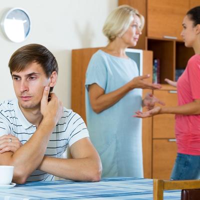 Zetovi i tašte: 8 stvari koje muškarac ne podnosi kod vaše mame!