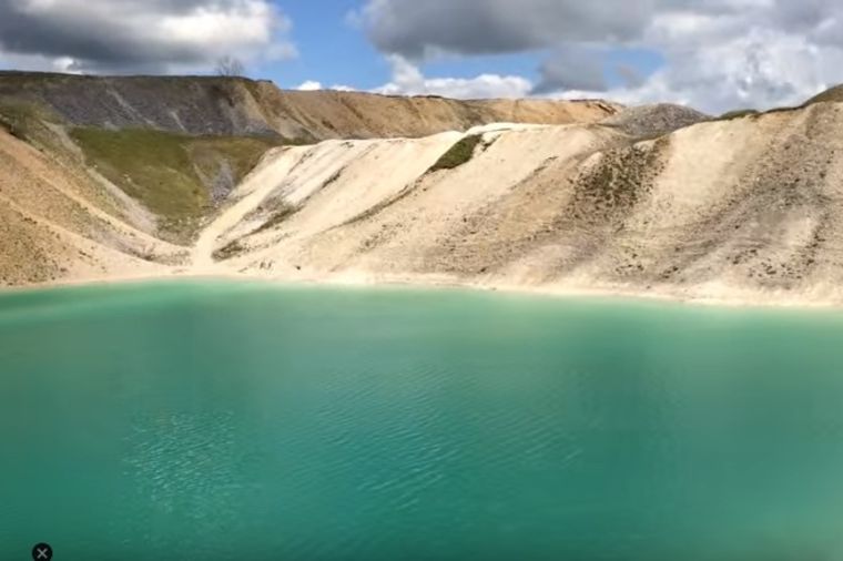 Ko bi rekao: Najlepše jezero na svetu krije strašnu istinu! (VIDEO)