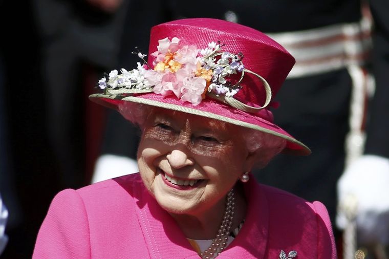 Puni 90 godina, zdrava i vitalna kao u 20-im: Tajna dugovečnosti kraljice Elizabete!