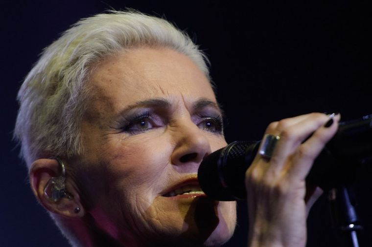 Slavna pevačica se bori sa rakom mozga: Oproštajna poruka zbog koje je ceo svet pustio suzu (FOTO)